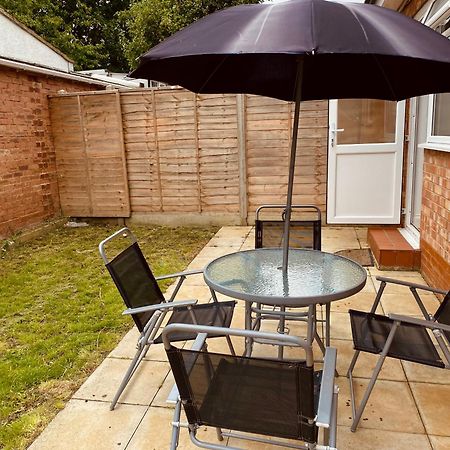 Modern 1-Bed Apt 30Min To Central London & Parking Eksteriør billede