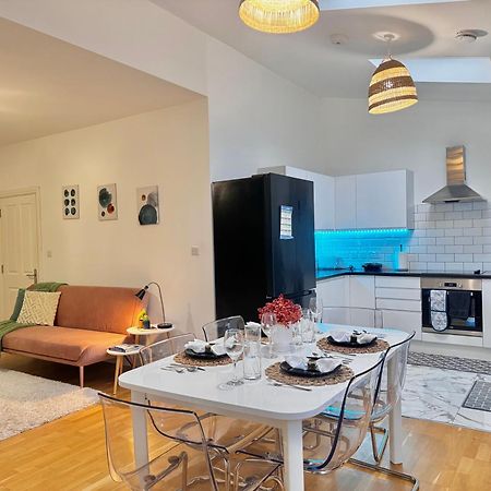 Modern 1-Bed Apt 30Min To Central London & Parking Eksteriør billede