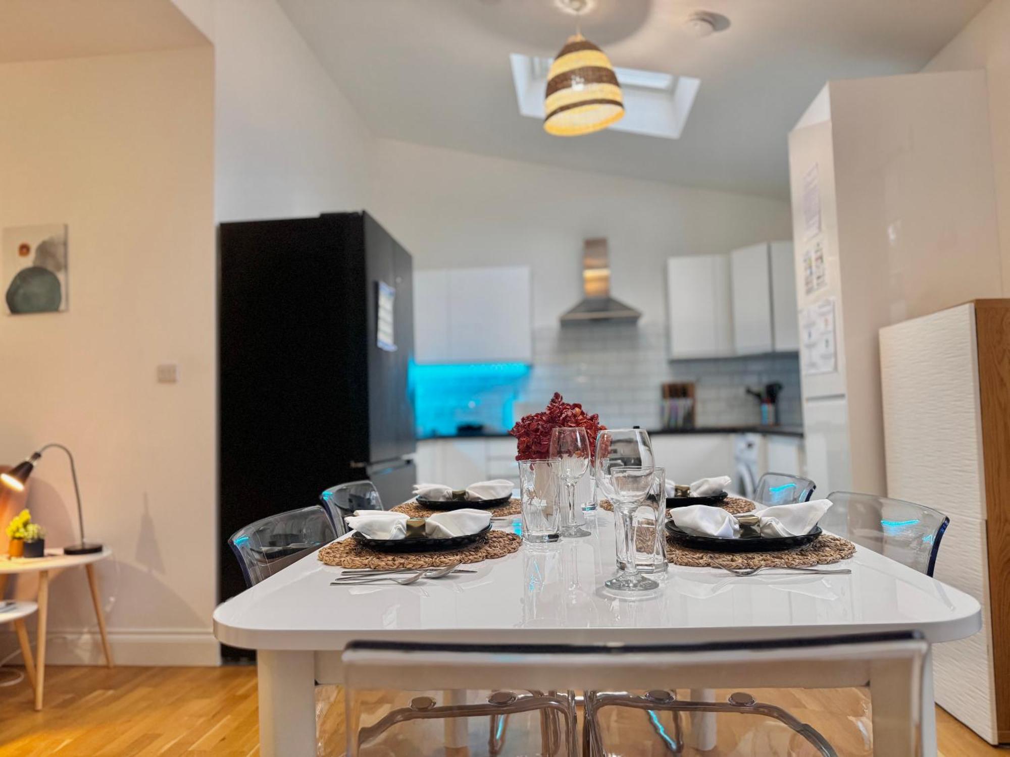 Modern 1-Bed Apt 30Min To Central London & Parking Eksteriør billede