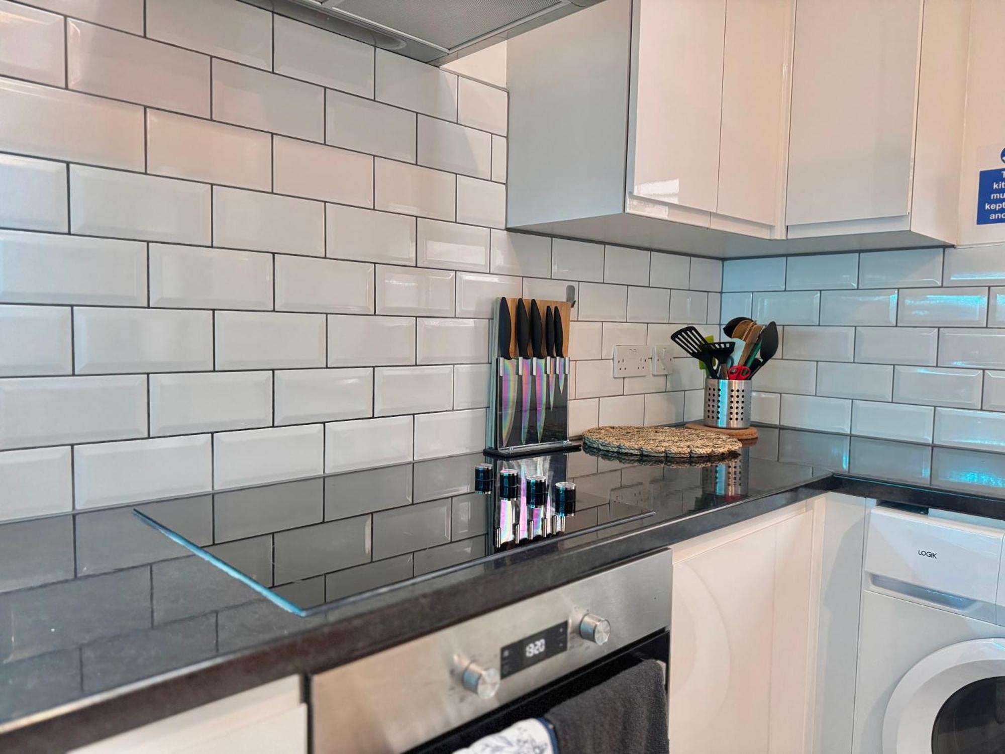 Modern 1-Bed Apt 30Min To Central London & Parking Eksteriør billede